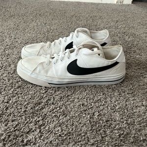 Men’s Nike shoes size 11